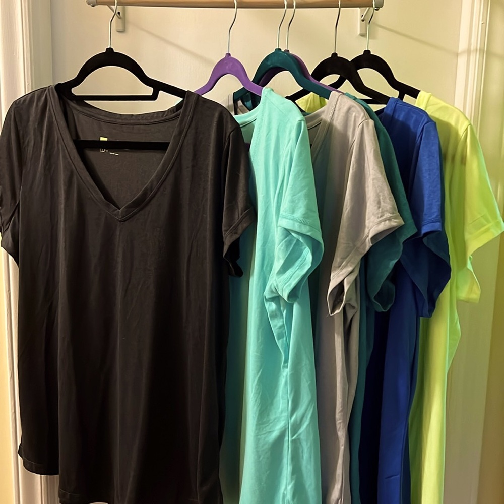 Athletic wear bundle of 5 XL tees